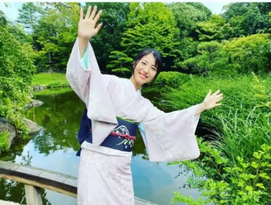 Potret seleb cantik Jepang kenakan kimono dari berbagai sumber