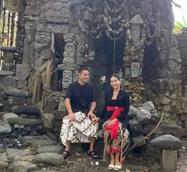 pemain film 'Ali & Ratu Ratu Queens' dan pasangan asli © berbagai sumber