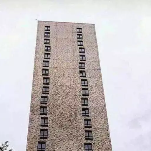 potret lucu bangunan nggak simetris © 2021 instagram.com