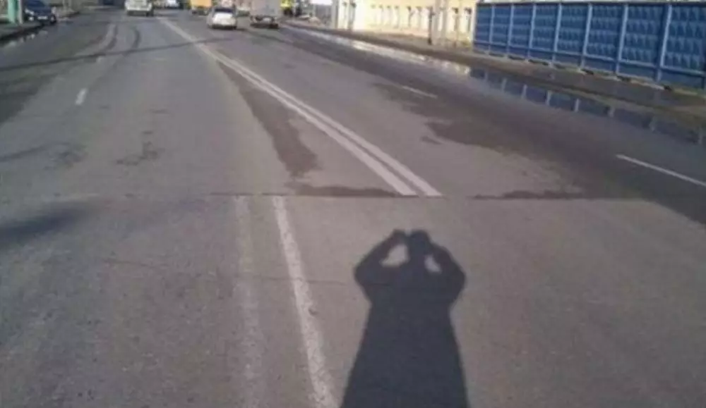 potret lucu bangunan nggak simetris © 2021 instagram.com