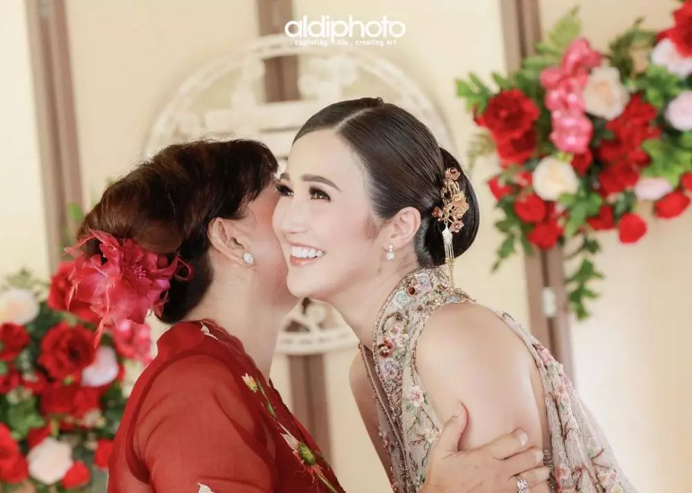 Pertunangan Sonia Fergina © Instagram Pertunangan Sonia Fergina © Instagram