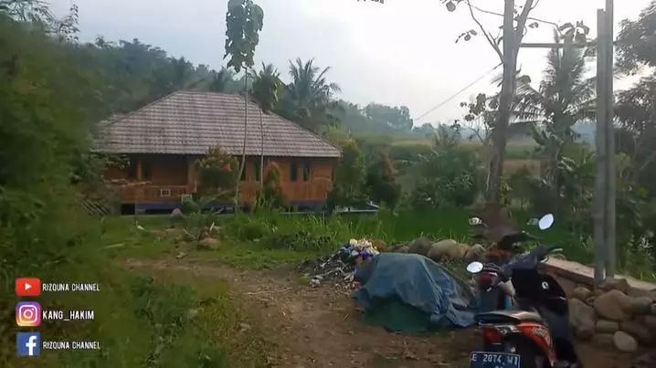 rumah mewah dari kayu jati Berbagai sumber