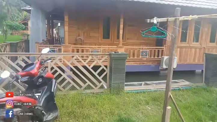 rumah mewah dari kayu jati Berbagai sumber