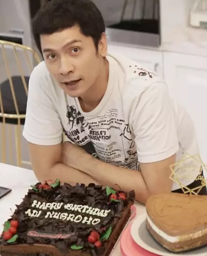 Momen kejutan ulang tahun Adi Nugroho © berbagai sumber Momen kejutan ulang tahun Adi Nugroho © berbagai sumber