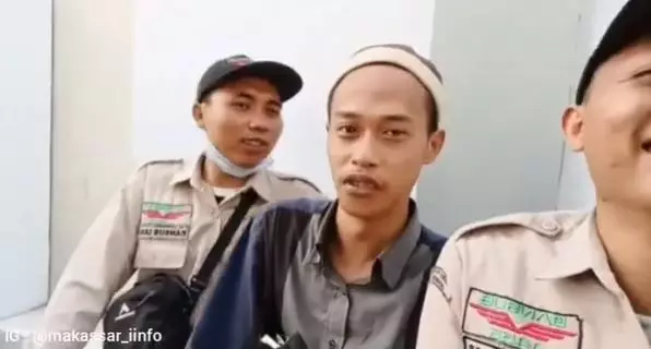 viral pemuda suara presiden jokowi Berbagai sumber