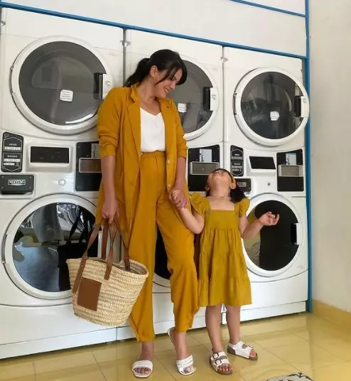Gaya outfit ratu antagonis momong anak dari berbagai sumber Gaya outfit ratu antagonis momong anak dari berbagai sumber