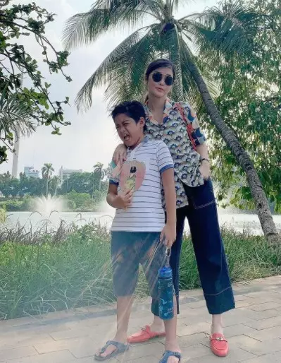 Gaya outfit ratu antagonis momong anak dari berbagai sumber Gaya outfit ratu antagonis momong anak dari berbagai sumber