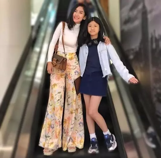 Gaya outfit ratu antagonis momong anak dari berbagai sumber Gaya outfit ratu antagonis momong anak dari berbagai sumber