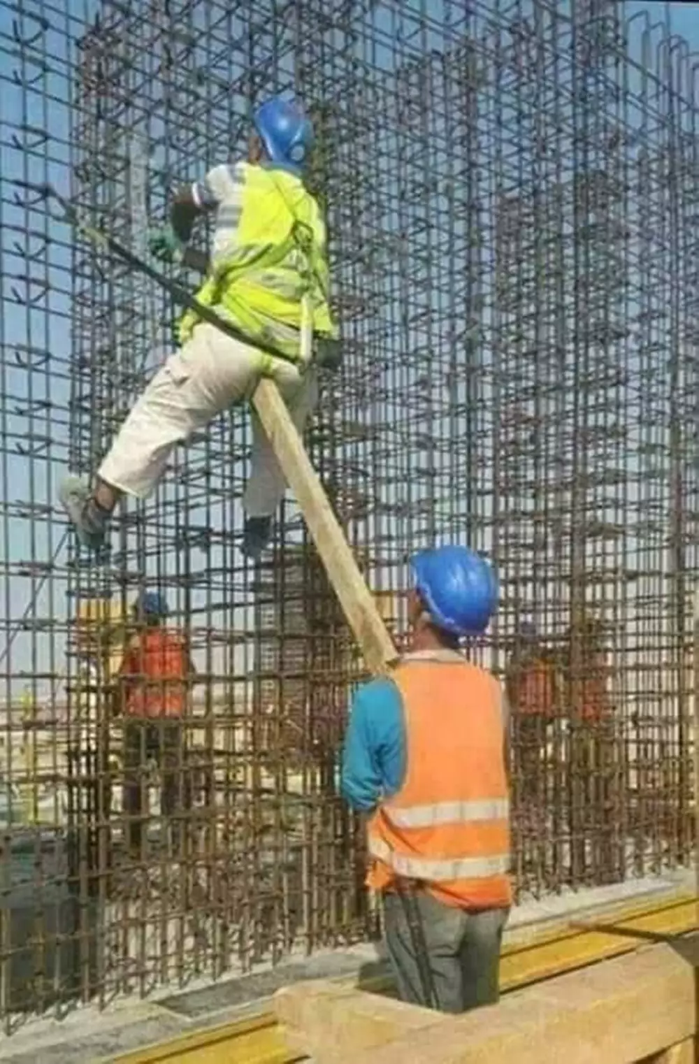 potret lucu team work © 2021 berbagai sumber potret lucu team work © 2021 berbagai sumber