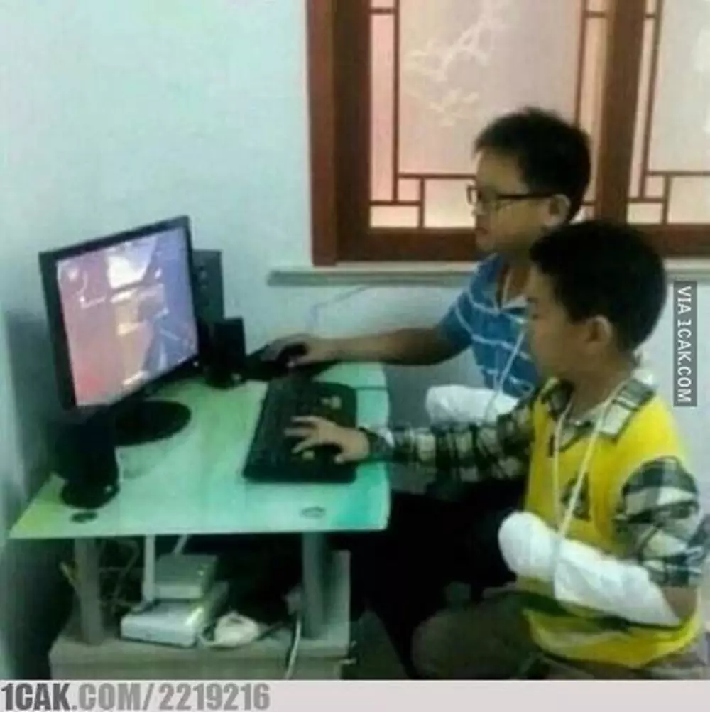 potret lucu team work © 2021 berbagai sumber potret lucu team work © 2021 berbagai sumber