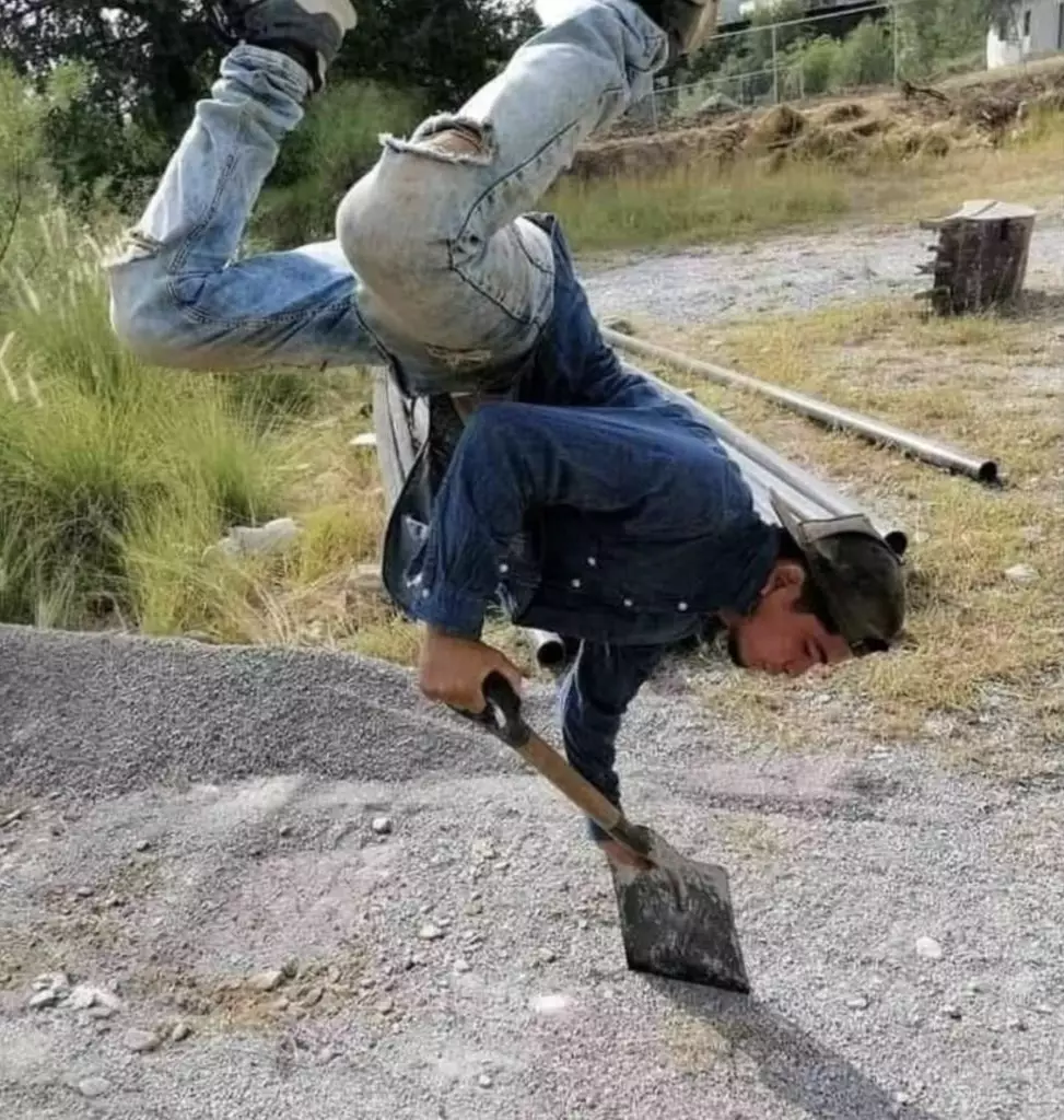 gaya nyeleneh kuli © 2021 berbagai sumber