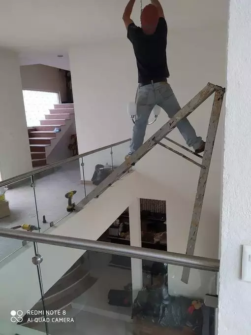 gaya nyeleneh kuli © 2021 berbagai sumber