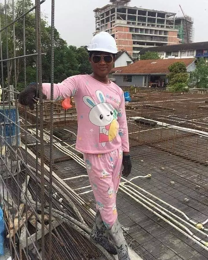 gaya nyeleneh kuli © 2021 berbagai sumber