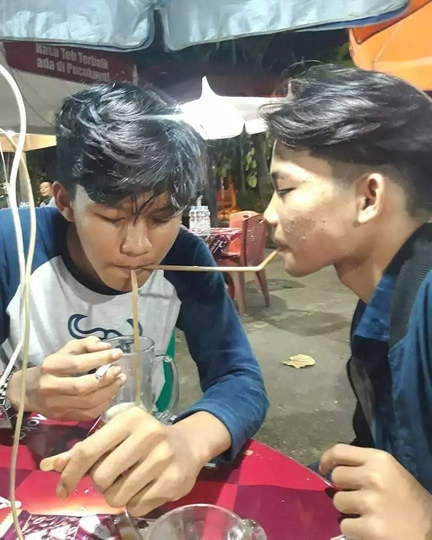 momen lucu lagi makan bareng © 2021 1cak.com momen lucu lagi makan bareng © 2021 1cak.com