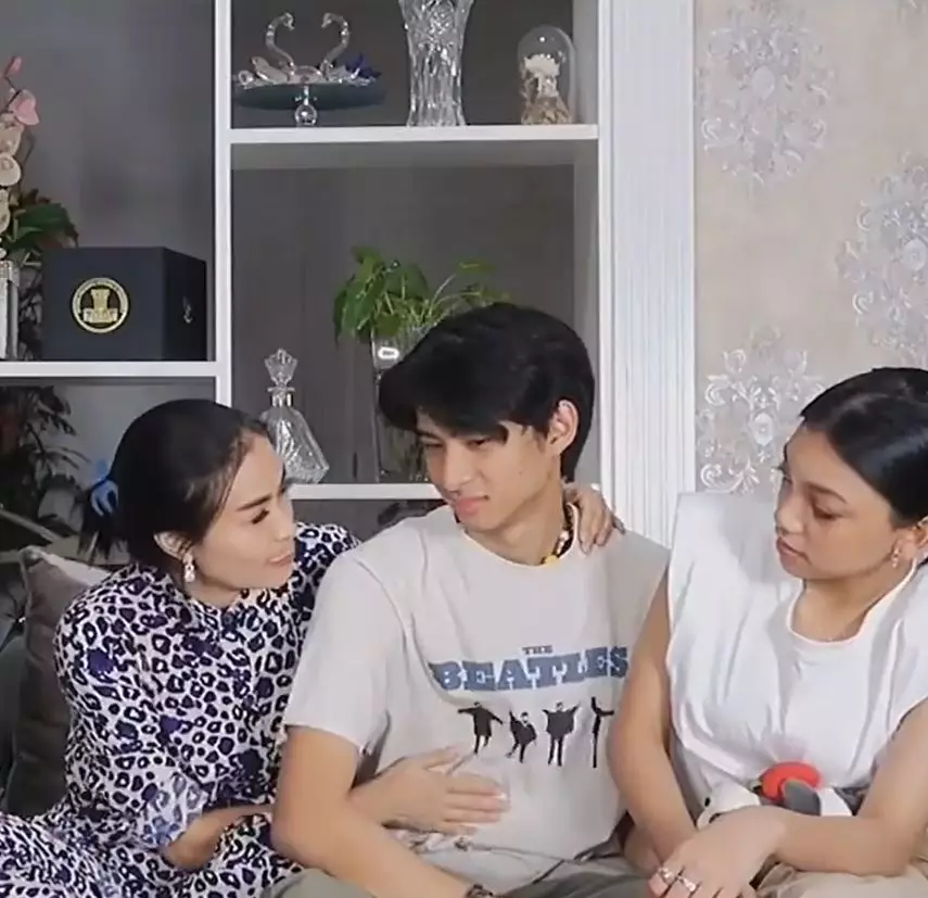 Iis Dahlia dan Naura © Instagram