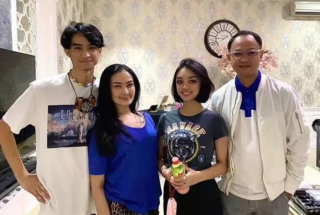 Iis Dahlia dan Naura © Instagram