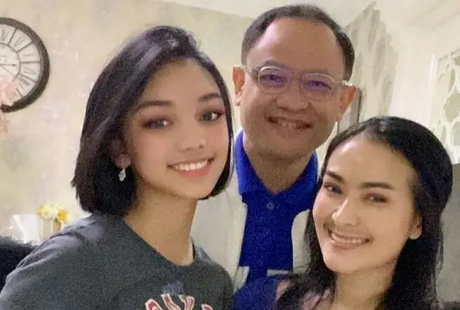 Iis Dahlia dan Naura © Instagram