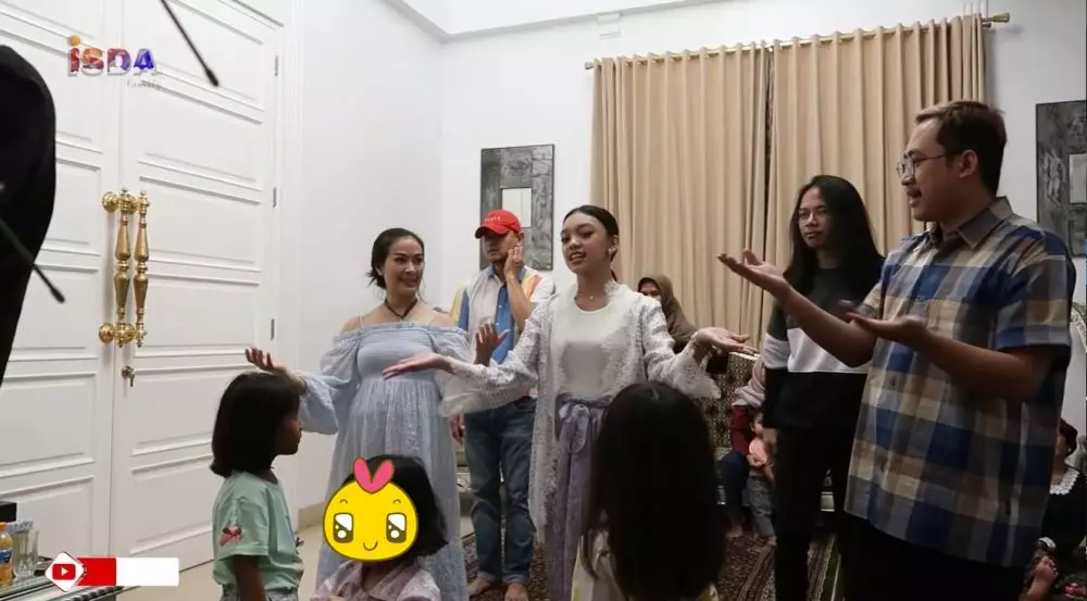 Iis Dahlia dan Naura © YouTube