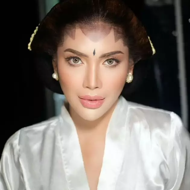 millen dengan busana pengantin jawa Berbagai sumber