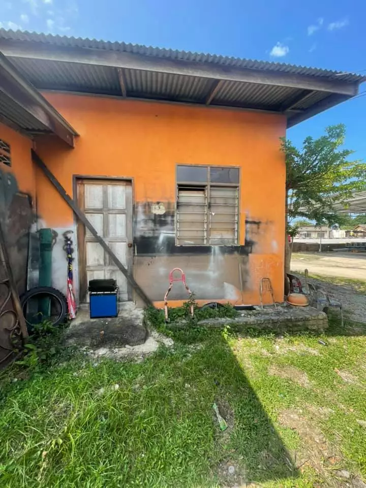 pria bikin rumah kayu © 2021 Facebook pria bikin rumah kayu © 2021 Facebook