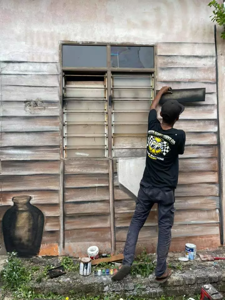 pria bikin rumah kayu © 2021 Facebook pria bikin rumah kayu © 2021 Facebook