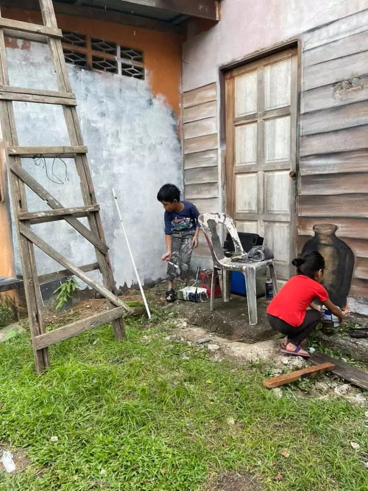 pria bikin rumah kayu © 2021 Facebook pria bikin rumah kayu © 2021 Facebook