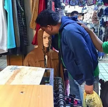 aksi kocak pembeli © 2021 berbagai sumber