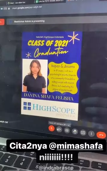 Momen Mona Ratuliu temani anak-anaknya wisuda © Instagram/@monaratuliu Momen Mona Ratuliu temani anak-anaknya wisuda © Instagram/@monaratuliu