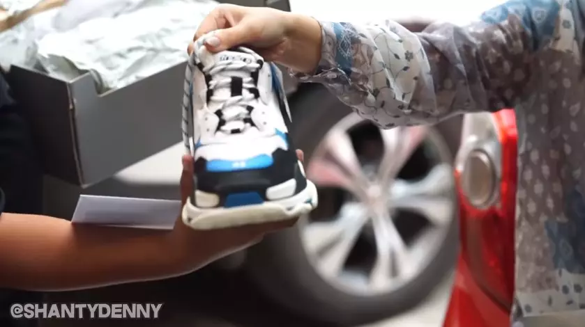 Penampakan mobil Marshel Widianto YouTube/Shanty Denny Penampakan mobil Marshel Widianto YouTube/Shanty Denny