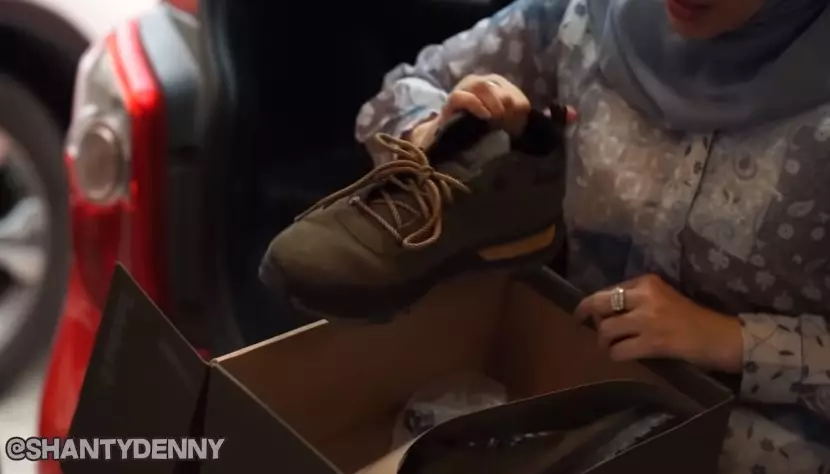 Penampakan mobil Marshel Widianto YouTube/Shanty Denny Penampakan mobil Marshel Widianto YouTube/Shanty Denny