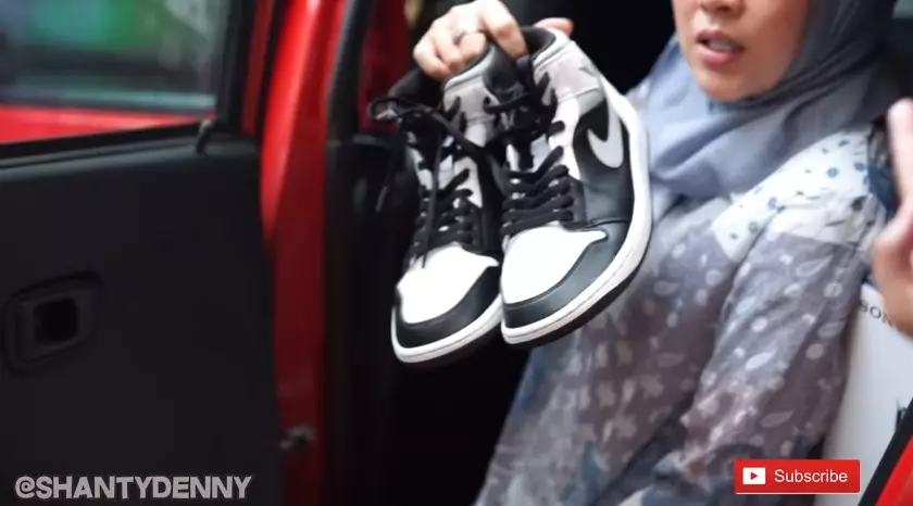 Penampakan mobil Marshel Widianto YouTube/Shanty Denny Penampakan mobil Marshel Widianto YouTube/Shanty Denny