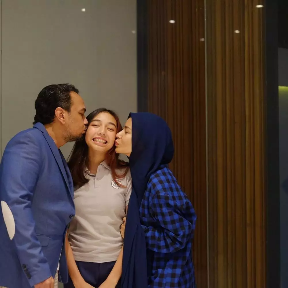 seleb temani wisuda online sang anak © berbagai sumber