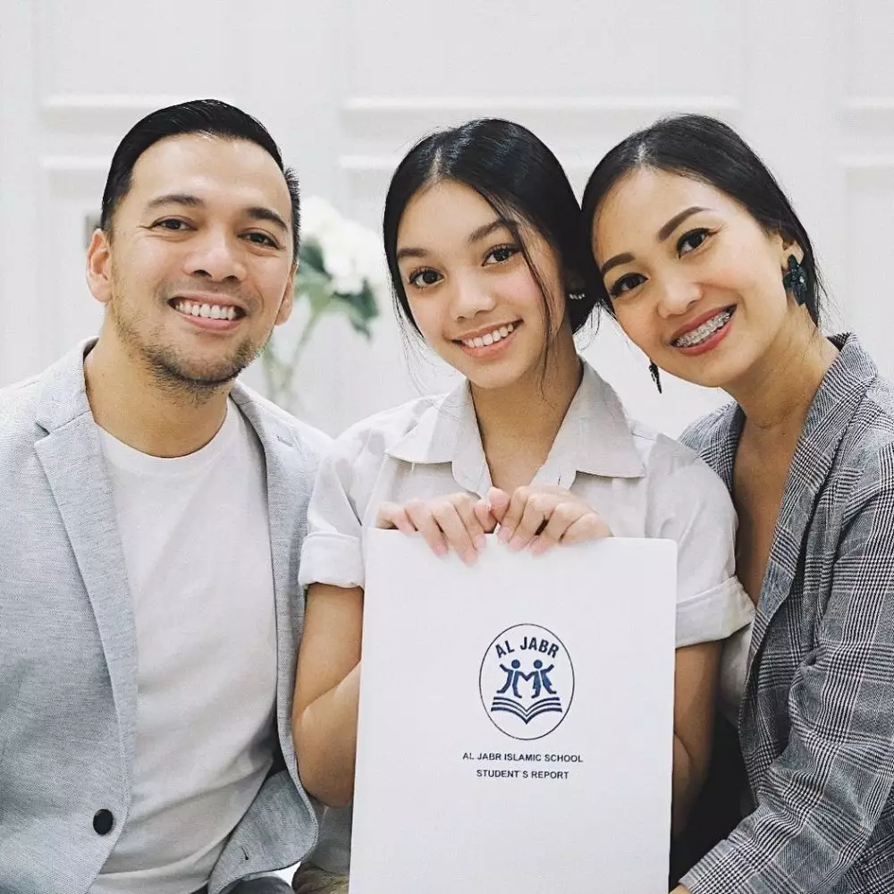 seleb temani wisuda online sang anak © berbagai sumber