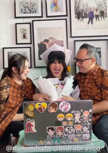 seleb temani wisuda online sang anak © berbagai sumber