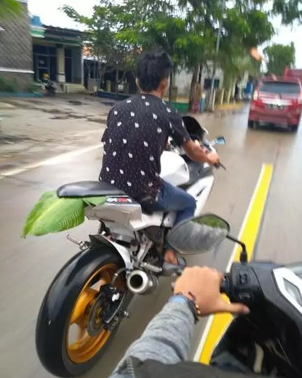 kreasi kocak ala bapak-bapak © 2021 berbagai sumber