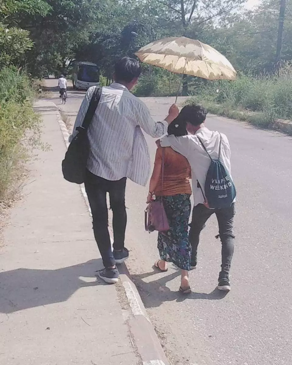 momen merepotkan orang lain © 2021 berbagai sumber