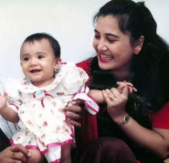 potret masa muda ibu pesinetron cantik © Berbagai Sumber  potret masa muda ibu pesinetron cantik © Berbagai Sumber