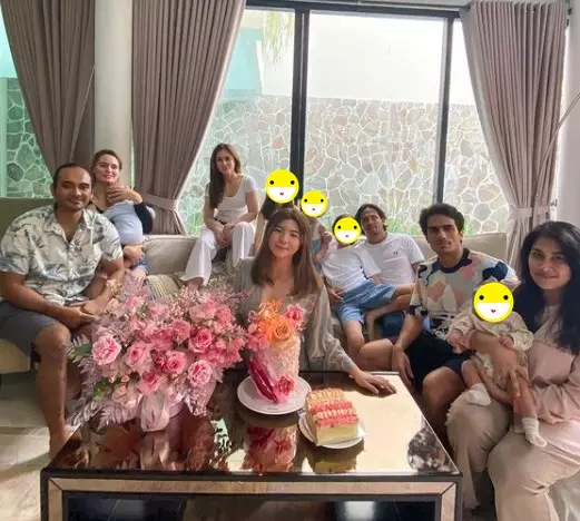 Momen ulang tahun Shalom Razade © Instagram/@sharazaaa