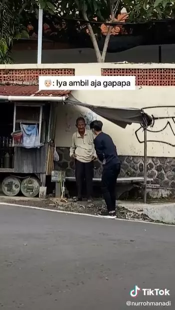 viral kisah kakek membantu dengan ikhlas Berbagai sumber