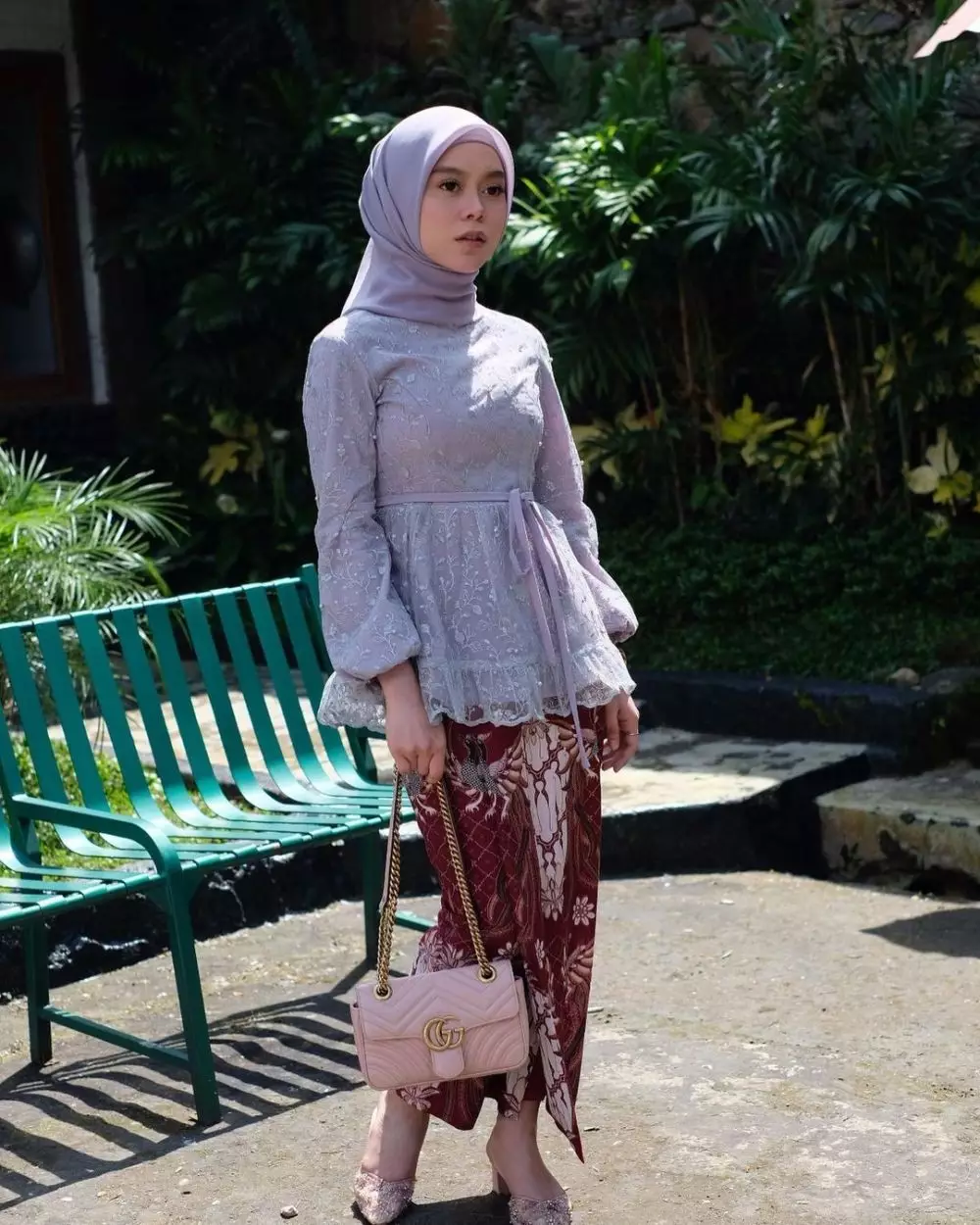 Ide outfit hijab ala Lesty Kejora Instagram/@lestykejora Ide outfit hijab ala Lesty Kejora Instagram/@lestykejora