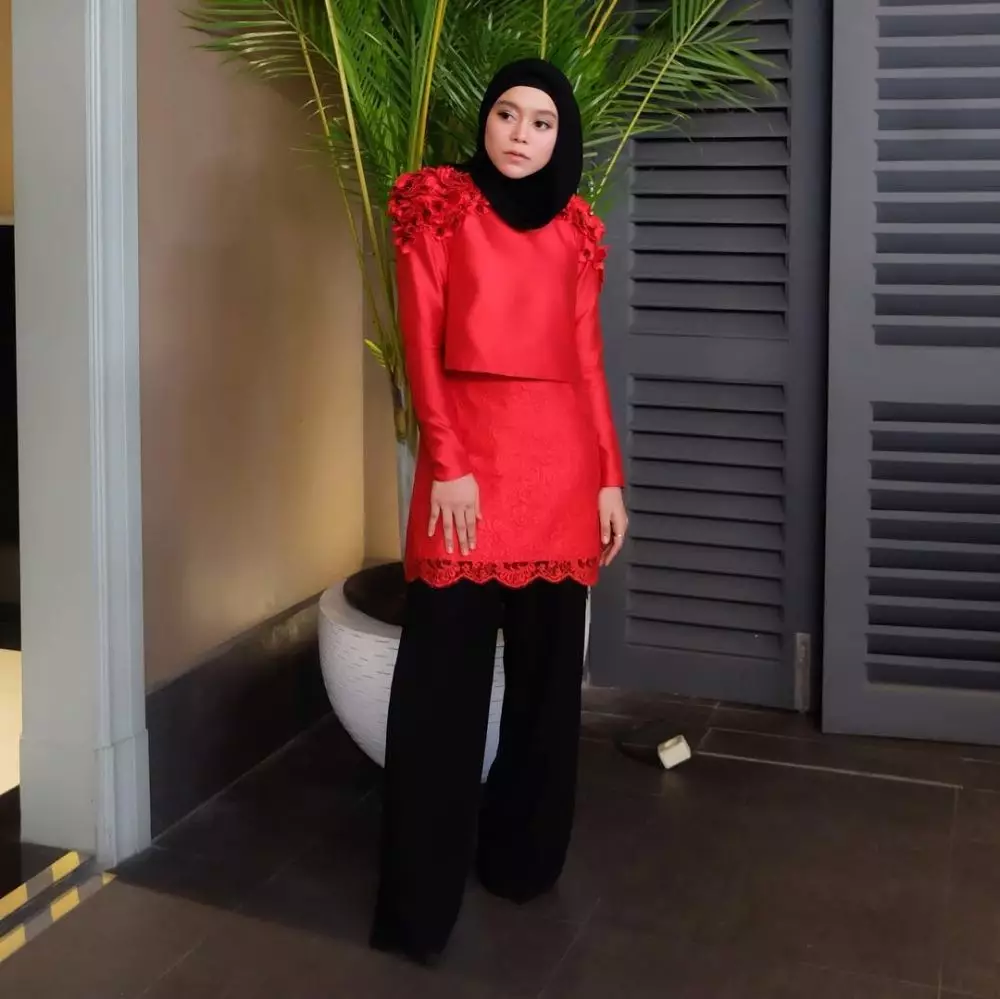 Ide outfit hijab ala Lesty Kejora Instagram/@lestykejora Ide outfit hijab ala Lesty Kejora Instagram/@lestykejora