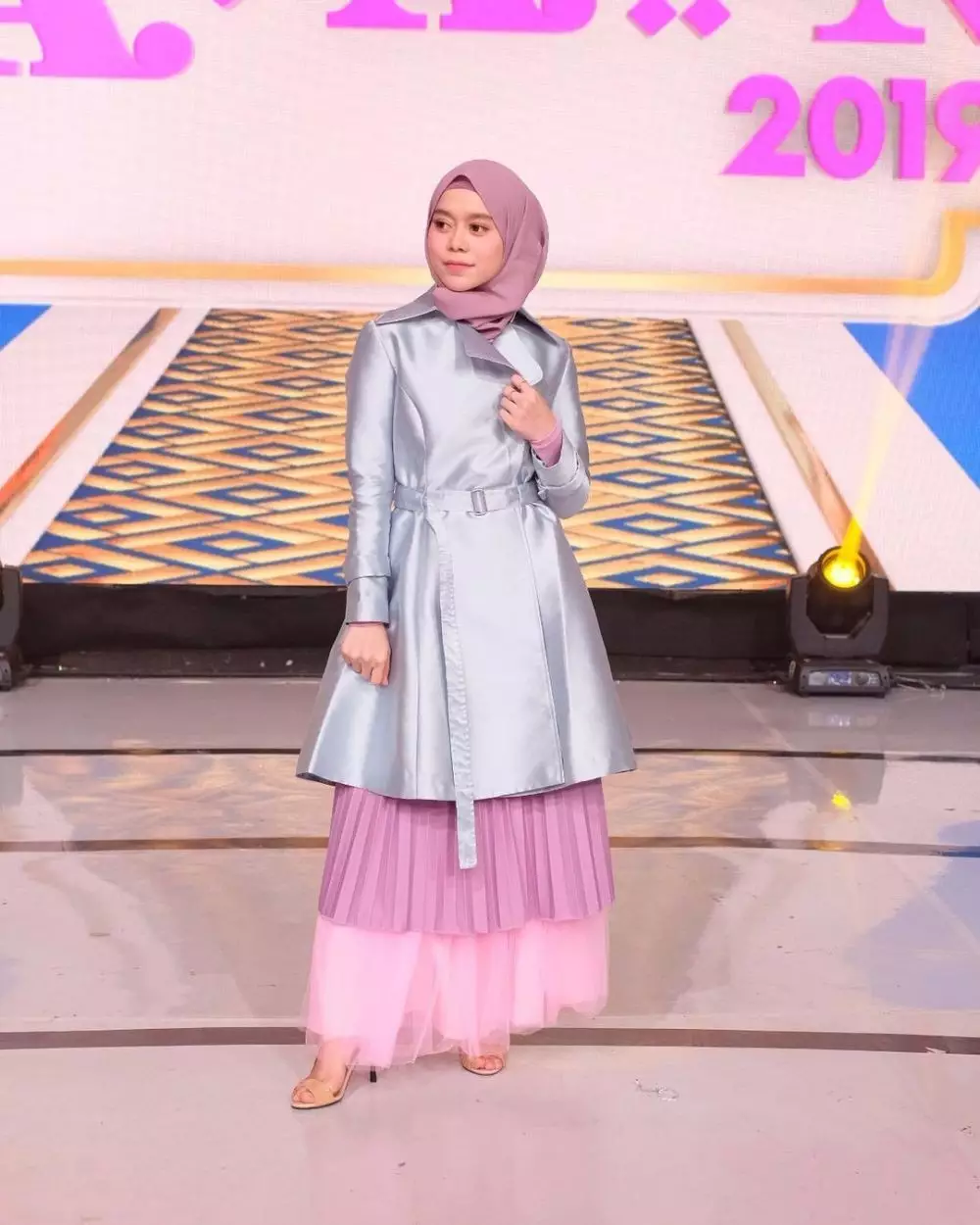 Ide outfit hijab ala Lesty Kejora Instagram/@lestykejora Ide outfit hijab ala Lesty Kejora Instagram/@lestykejora