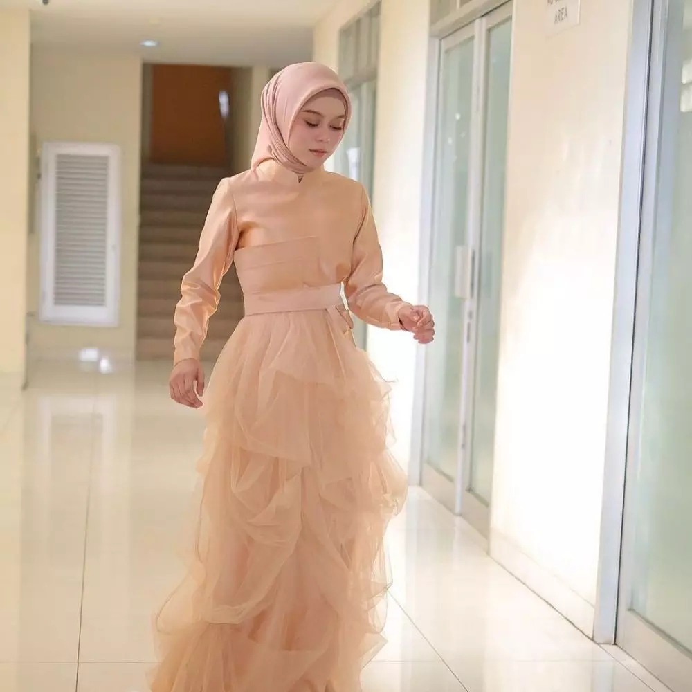 Ide outfit hijab ala Lesty Kejora Instagram/@lestykejora Ide outfit hijab ala Lesty Kejora Instagram/@lestykejora