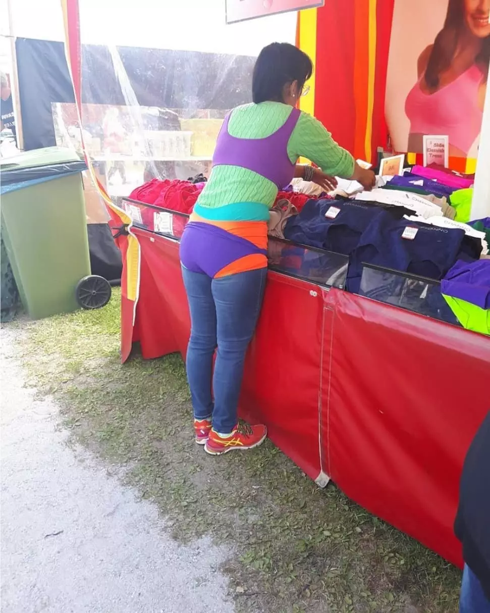 emak-emak lagi jualan © 2021 berbagai sumber emak-emak lagi jualan © 2021 berbagai sumber