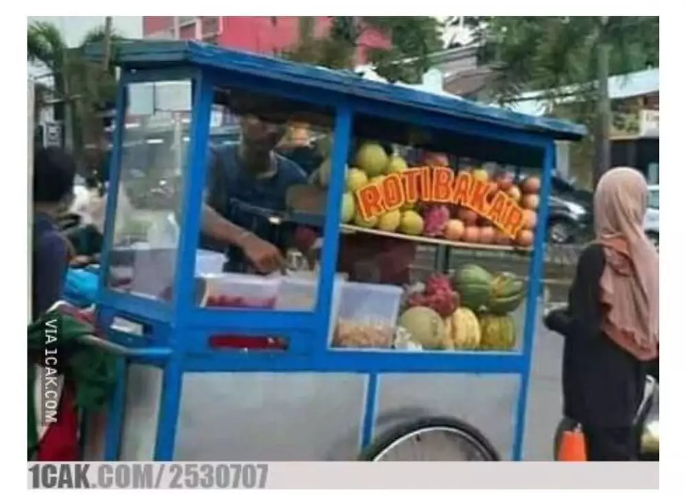 Potret lucu barang di gerobak © berbagai sumber