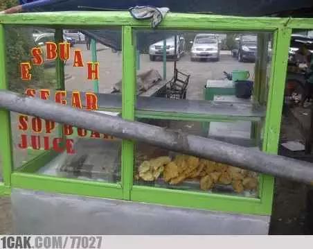 Potret lucu barang di gerobak © berbagai sumber