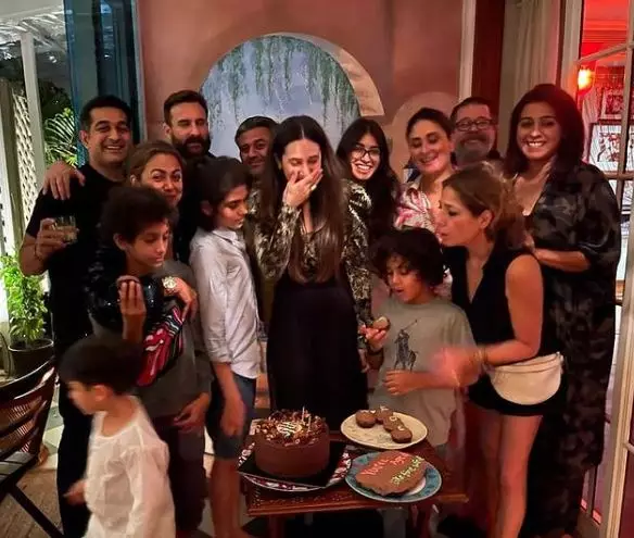 ultah Karisma Kapoor ke-47 © Instagram/@kareenakapoorkhan dan Instagram/@therealkarismakapoor