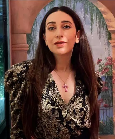 ultah Karisma Kapoor ke-47 © Instagram/@kareenakapoorkhan dan Instagram/@therealkarismakapoor