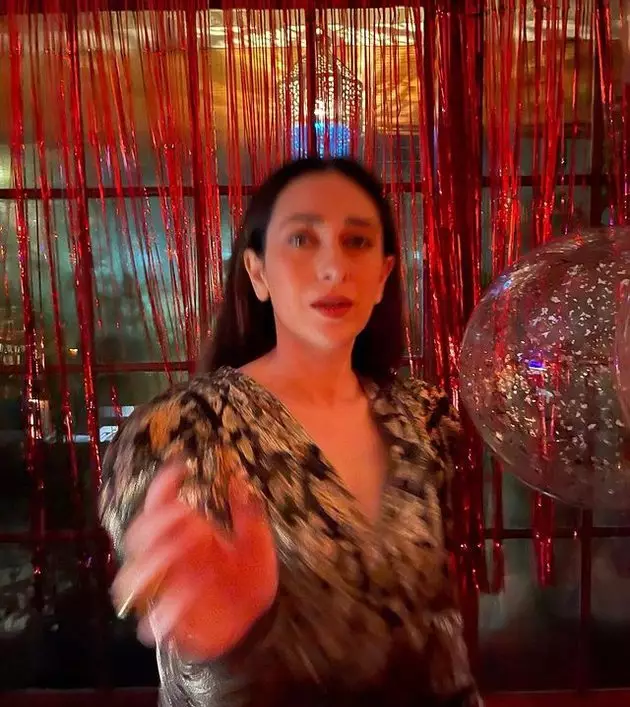 ultah Karisma Kapoor ke-47 © Instagram/@kareenakapoorkhan dan Instagram/@therealkarismakapoor