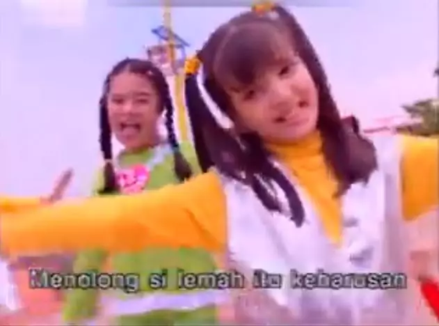 potret lawas nia ramadhani jadi model video klip © YouTube potret lawas nia ramadhani jadi model video klip © YouTube